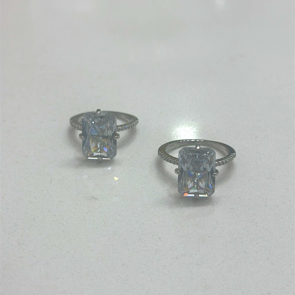 1pc Luxury S925 Charm Ice Flower Rectangular Moissanite Ring size 7/8